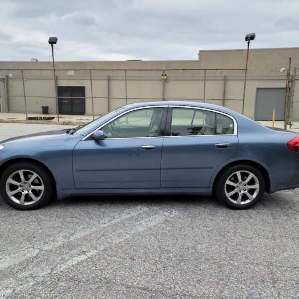 Infiniti G35 (mid-2000s model)