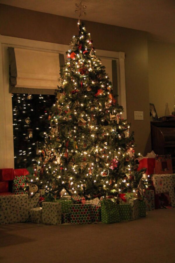 Traditional Warm White Pre-Lit Christmas Tree with Classic Ornaments – 7ft Cozy Night Glow