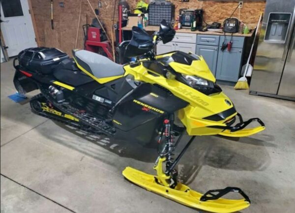 2023 Ski-Doo Renegade X-RS 850 E-TEC – Yellow/Black Competition Package